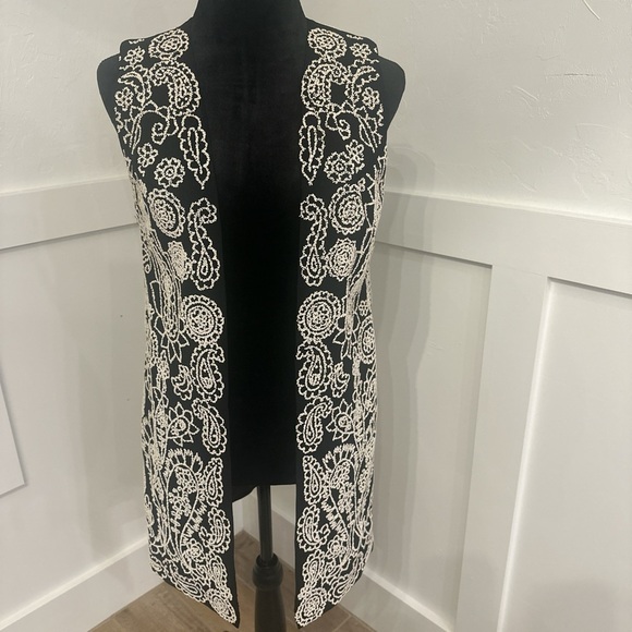 Jackets & Blazers - Chic Black and White beaded‎ Vest